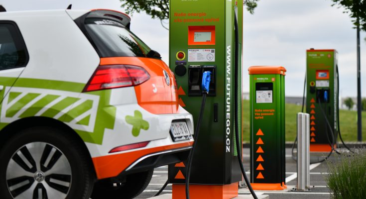 Největší česká sít veřejných dobíjecích stanic pro e-auta má už 400 stojanů