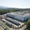 ABB otevřela svůj největší závod na výrobu rychlonabíjecích stanic v Itálii