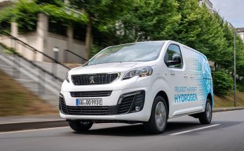 Peugeot e-Expert Hydrogen. Tento model využívající vodíkovou technologii bude postupně uváděn na vybrané evropské trhy. Pro český trh uvedení tohoto vozu zatím není plánováno. foto: Peugeot