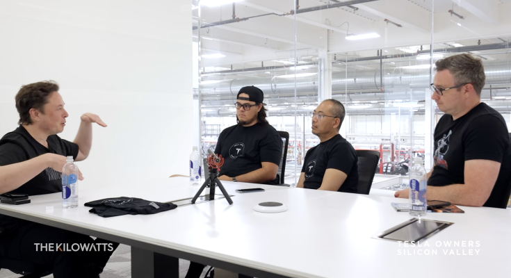 Elon Musk v rozhovoru názorně popisuje, že Lucid a Rivian jsou jako letadlo, které se řítí k zemi. foto: The Kilowatts
