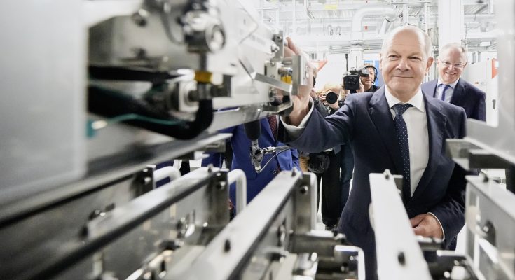 Německý kancléř Olaf Scholz by u položení základního kamene nové bateriové gigatovárny Volkswagen v Salzgitteru. foto: Volkswagen