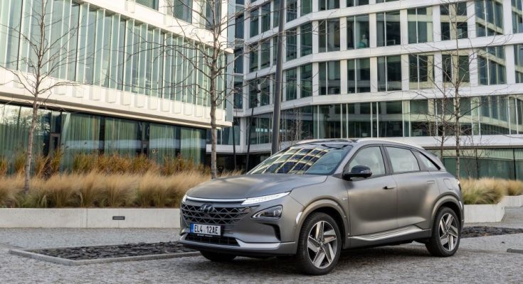 Testovací jízdy modelem Hyundai NEXO nabízí centrum e-mobility Hyundai Electrified v Praze na Stodůlkách