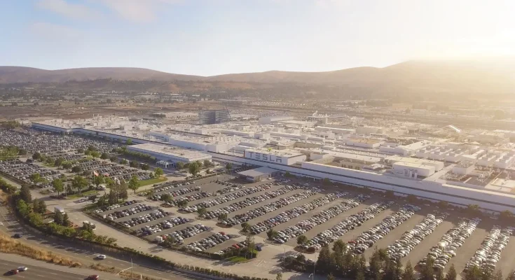 Továrna Tesla Fremont - až dosud hlavní továrna Tesla, která vyrobila už 2 miliony elektromobilů. foto: Tesla
