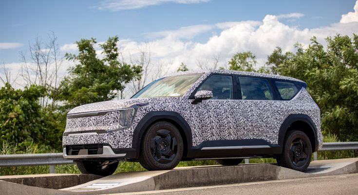 Kamuflovaný elektromobil Kia EV9. foto: Kia
