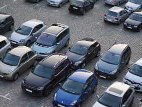 Parkování v Praze je problém. Tvůrci aplikace PID Lítačka s ním chtějí řidičům pomoct. foto: fill, licence Pixabay