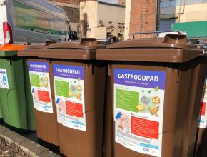 Hnědé popelnice určené pro tříděný kuchyňský odpad. foto: EFG