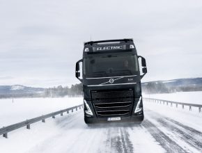 Společnost Volvo Trucks poskytuje kompletní přepravní řešení pro náročné zákazníky. Součástí její nabídky je široká škála vozidel pro městskou, regionální, dálkovou, ale i těžkou nákladní přepravu.