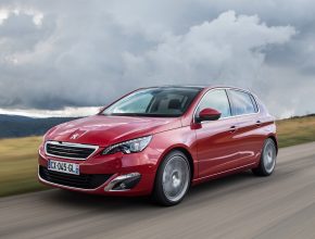 Peugeot 308 z roku 2014 nabízí papírovou spotřebu kolem 3,1 l/100 km. foto: Peugeot