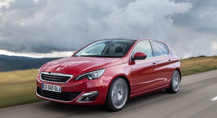 Peugeot 308 z roku 2014 nabízí papírovou spotřebu kolem 3,1 l/100 km. foto: Peugeot