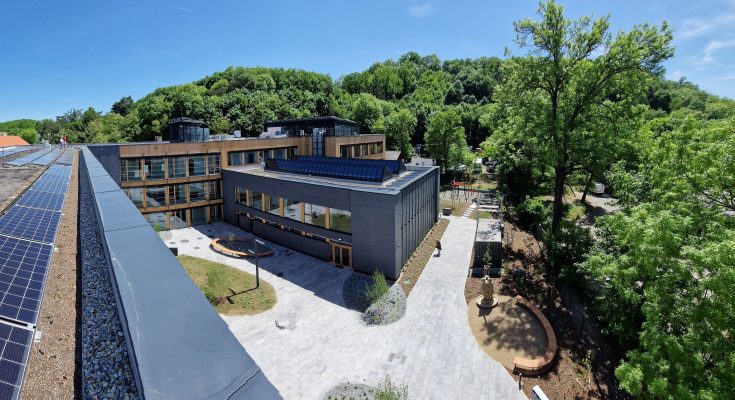 S novým školním rokem se studenti a učitelé pražské střední školy SOŠ – COP a G (Střední odborná škola – Centrum odborné přípravy a Gymnázium) v Českobrodské ulici v Praze mohou těšit na novou školní budovu. foto: Omnimedia