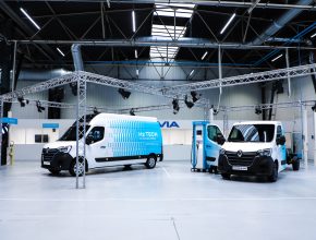 Vodíkové dodávky značky HYVIA, což jsou přestavěné dodávky Renault Master Van H2-TECH. foto: Thein Industry