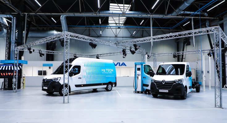 Vodíkové dodávky značky HYVIA, což jsou přestavěné dodávky Renault Master Van H2-TECH. foto: Thein Industry