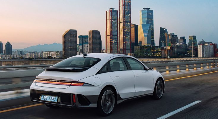 Platforma E-GMP koncernu Hyundai Motor Group a ultra nízký součinitel aerodynamického odporu vzduchu 0,21 přispívají k vynikajícímu dojezdu a provozním vlastnostem. IONIQ 6 bude na český trh uveden na přelomu roku. foto: Hyundai
