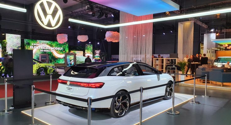 Koncept Volkswagen ID. Space Vizzion n slibuje dojezd až 590 km WLTP na baterii s celkovou kapacitou 82 kWh. foto: Volkswagen