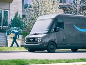 Elektrické dodávky vyrábí v USA pro Amazon začínající automobilka Rivian. foto: Amazon