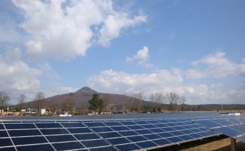 Solární park v Mimoni. foto: Rezolv Energy