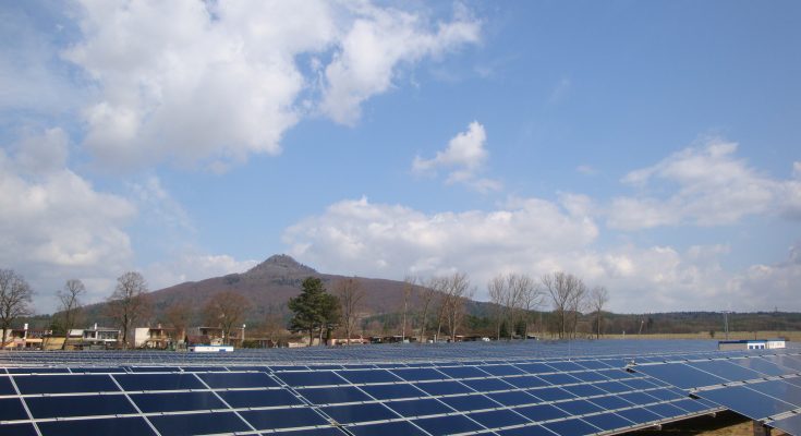 Solární park v Mimoni. foto: Rezolv Energy