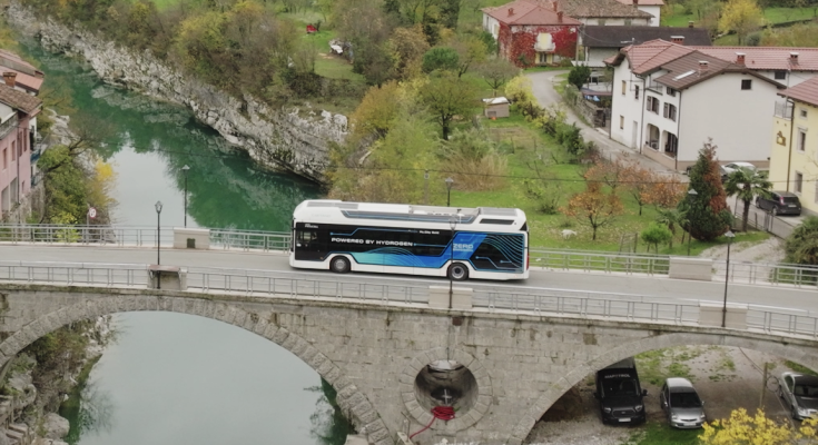 Vodíkový autobus se už dříve představil ve Slovinsku. foto: HYTEP