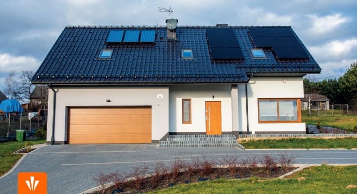 Fotovoltaické solární elektrárny na střechách rodinných domů: čím dál častější případ. foto: Columbus Energy