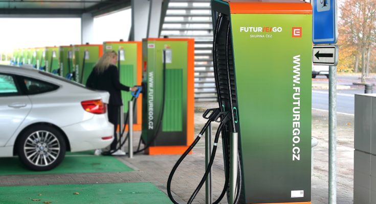 ČEZ chce teď stavět hlavně ultrarychlé stojany o výkonech 150–300 kW. Ty umí v řádu minut dodat autu energii např. pro jízdu z Prahy do Brna. foto: ČEZ