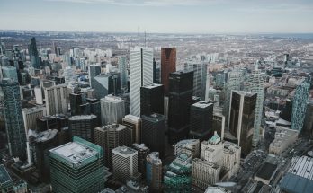 Toronto je nejlidnatějším městem Kanady. Ta zároveň patří mezi několik málo západních zemí, jejichž populace rychlým tempem stoupá. Aktuálně se blíží 40 milionům. foto: lucasgeorgewendt, licence Pixabay