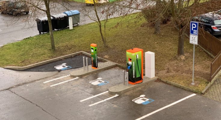 *Dobíjecí stojany pro elektromobily nabízí ČEZ u 9 svých elektráren po celé ČR. foto: ČEZ