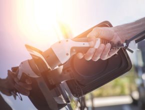 DKV Mobility vygenerovala v roce 2021 se svými zhruba 1 700 zaměstnanci transakce ve výši 12 miliard EUR a tržby 492 milionů EUR. Cílem DKV Mobility je směřovat k efektivní a udržitelné budoucnosti mobility. foto: DKV Mobility