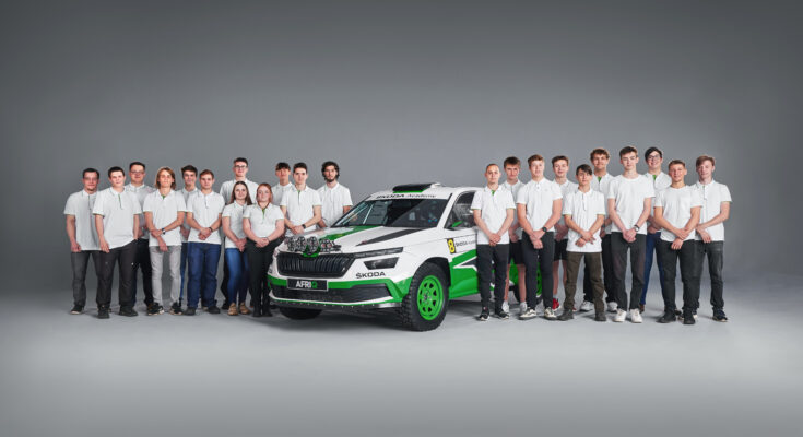 29 studentů Středního odborného učiliště Škoda Auto navrhuje a staví auto svých snů. foto: Škoda Auto