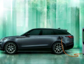 Range Rover díky inteligentnímu systému pohonu všech kol (AWD) s rozdělením točivého momentu dle potřeby zaručuje špičkové výkony v terénu. foto: Land Rover