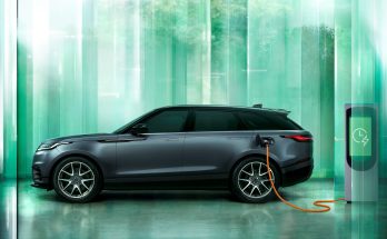 Range Rover díky inteligentnímu systému pohonu všech kol (AWD) s rozdělením točivého momentu dle potřeby zaručuje špičkové výkony v terénu. foto: Land Rover