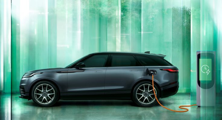 Range Rover díky inteligentnímu systému pohonu všech kol (AWD) s rozdělením točivého momentu dle potřeby zaručuje špičkové výkony v terénu. foto: Land Rover