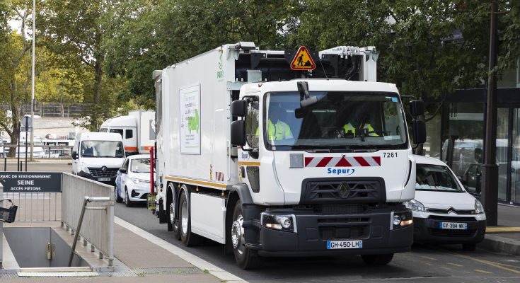 Nákladní elektromobily Renault slouží Paříži jako svoz odpadu. foto: Sepur