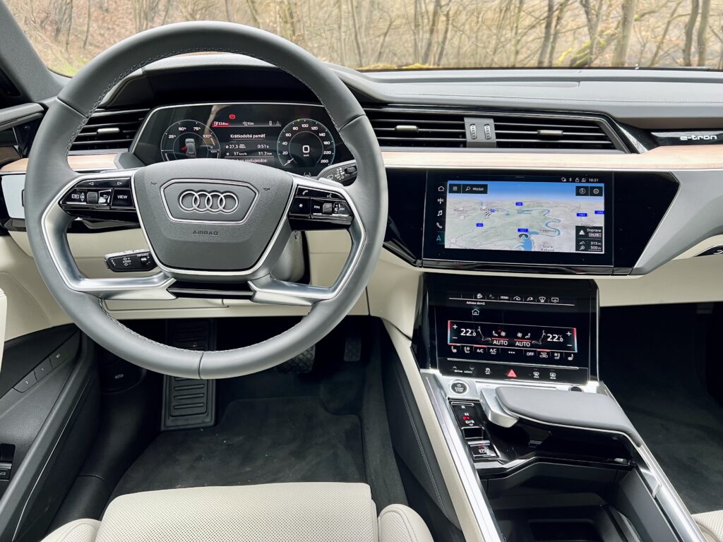 Audi Q8 e-tron - interiér