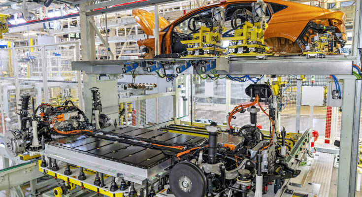 Do konce roku 2023 uvede Škoda Auto do provozu novou montážní linku, čímž zvýší svou výrobní kapacitu na 2 300 bateriových systémů denně. foto: Škoda Auto