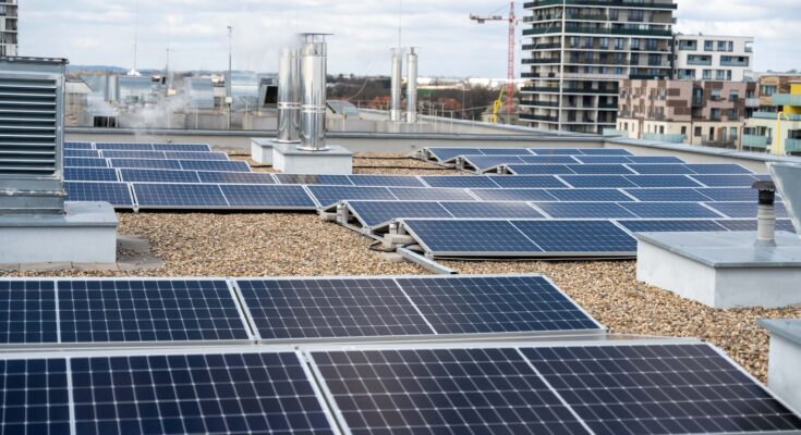 Solární elektrárna na střeše centrály Komerční banky. foto: ČEZ