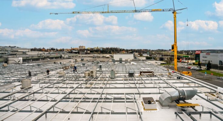 Výstavba fotovoltaické elektrárny Centrum Černý most. foto: ČEZ