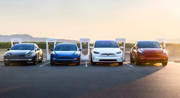 Elektromobily Tesla Model S, X, Y a 3 u nabíjecí stanice Tesla Supercharger. foto: Tesla