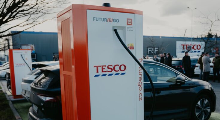 Celkový výkon sítě ČEZ se blíží 40 MW, největší konkurent má o třetinu méně. Síť ČEZ s 550 stojany umí naráz obsloužit asi 1100 aut. foto: ČEZ