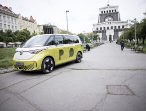 V průběhu červnového festivalu budou elektromobily ID. Buzz zajišťovat přepravu hostů a organizátorů. foto: Volkswagen