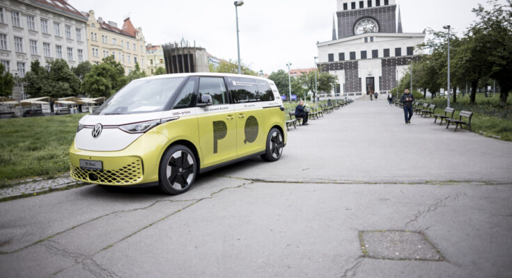 V průběhu červnového festivalu budou elektromobily ID. Buzz zajišťovat přepravu hostů a organizátorů. foto: Volkswagen