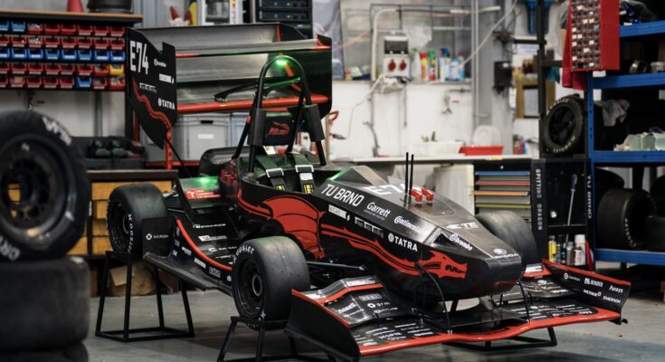 Studentská elektrická autonomní formule Dragon e3. foto: Jan Prokopius
