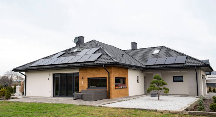 Columbus Energy patří v Polsku mezi lídry na trhu v oblasti fotovoltaických instalací. Působí zde již 9 let a za tu dobu firma nainstalovala přes milion solárních panelů na střechy 60 tisíc domácností a firem. foto: Columbus Energy