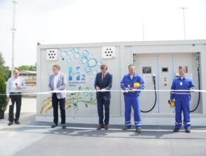 Slavnostní otevření vodíkové plnící stanici ČEPRO ve Mstěticích u Prahy. foto: ČEPRO