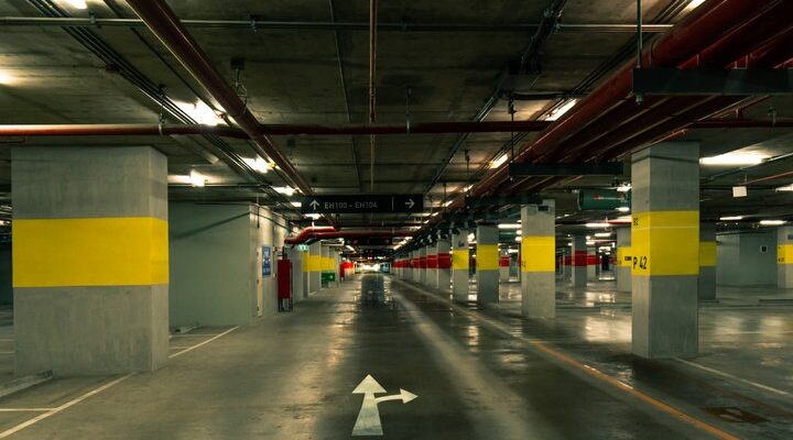 Parkování a nabíjení elektromobilů v podzemních garážích může narážet na některá úskalí týkající se bezpečnosti. foto: Aspen.PR