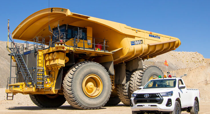 Komatsu autonomní důlní truck a Toyota concept ALV. foto: Toyota