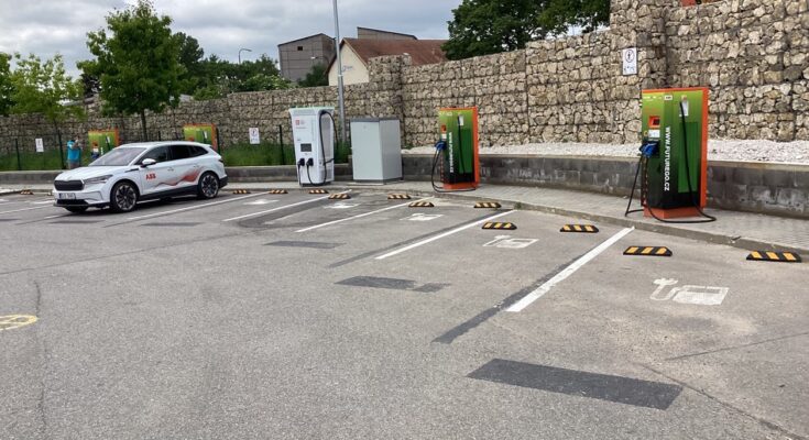 Dobíjecí hub s ultrafast stanicí, Mikulov. foto: ČEZ