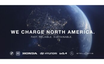 Nabíjecí stanice budou přístupné všem řidičům elektromobilů, protože budou vybaveny konektory pro kombinovaný nabíjecí systém (Combined Charging System – CCS) i pro severoamerický nabíjecí standard (North American Charging Standard – NACS). foto: Stellantis