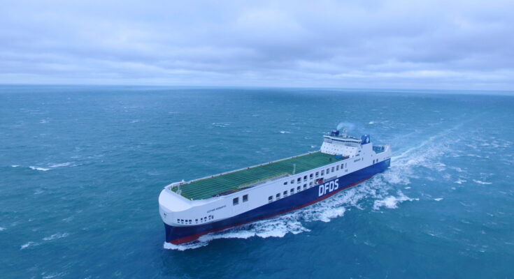 Dánská lodní společnost DFDS zavádí na trase Göteborg-Gent loď typu ro-ro Hollandia Seaways a jedním z jejích zákazníků má být i Volvo. foto: Knud E. Hansen