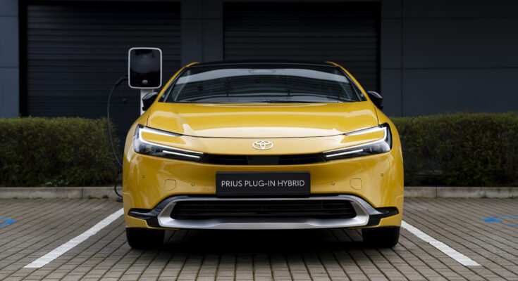 Pátá generace hybridu Toyota Prius dokázala uhranout svými křivkami hned při uvedení. foto: Toyota