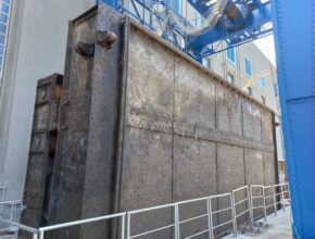 Vodní elektrárna Vrané - výměna rychlozávěru. foto: ČEZ
